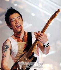 娱乐吃瓜酱黄贯中,娱乐吃瓜酱中的音乐传奇  第3张